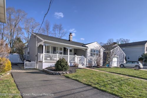 25 Fulton St, East Freehold, NJ 07728-1811
