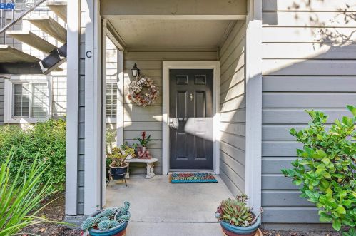 660 Canyon Oaks Dr, Oakland, CA 94605-5921