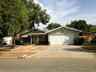 4216 Lafayette Ave, Fresno, CA 93705-1246