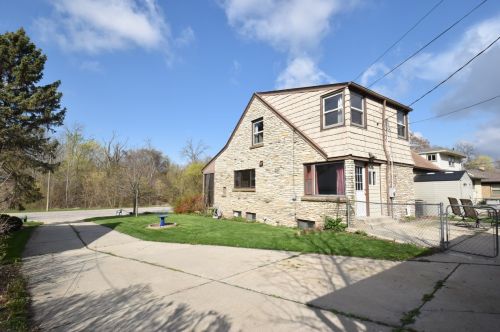 4902 Kinnickinnic Riv Pkwy, Milwaukee WI 53219-3277 exterior