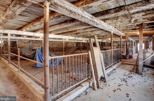 6411 Devonshire Hts Rd, Harrisburg PA 17111-4818 exterior