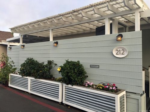 212 Tremont Dr, Newport Beach, CA 92660-6156