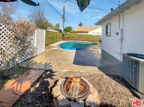 3021 Ostrom Ave, Long Beach CA  90808-4228 exterior