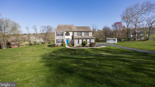 2015 School Rd, Pottstown PA  19465-8849 exterior