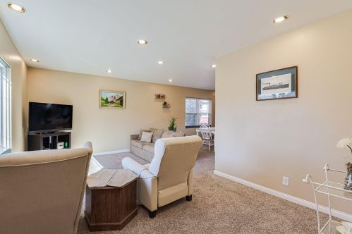 2526 Bartlett Ave, Milwaukee WI 53211-3952 exterior