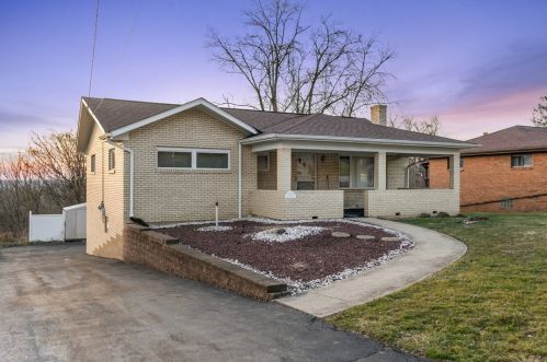 2160 Thomas Dr, Mckeesport, PA 15131-4226