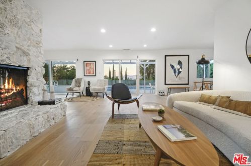 3351 Wrightwood Dr, North Hollywood CA  91604-3939 exterior