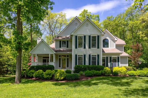 55 Carol Ln, Poughquag, NY 12570-5655