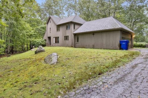 45 Mount Sumner Dr, Manchester, CT 06043-7231