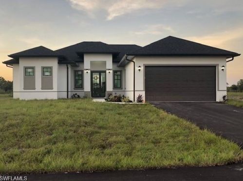 5707 Everglades Blvd, Naples, FL 34120-0031