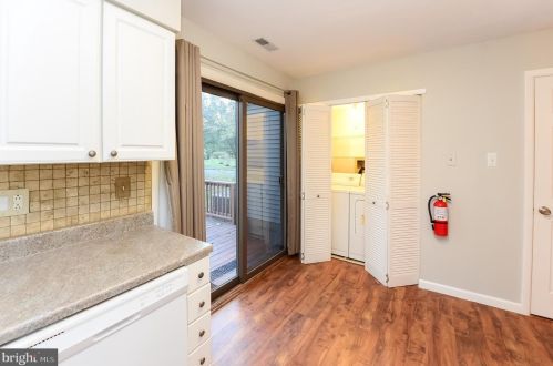 502 Essex Ct, West Deptford NJ  08051-2027 exterior