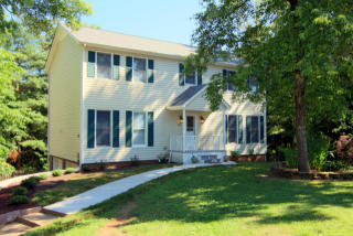 8404 Woodbrook Dr, Knoxville, TN 37919-7069