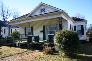 903 Morehead St, Burlington, NC 27215-6558