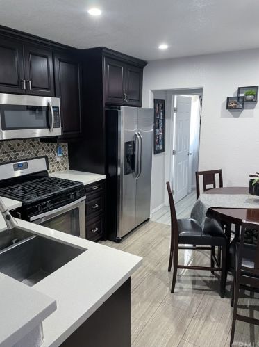 8208 Olanda St, Paramount CA 90723-2723 exterior