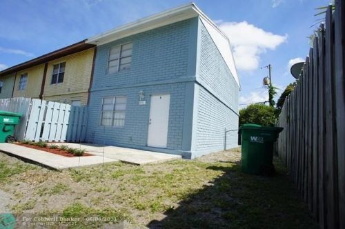 1653 27th St, West Palm Beach, FL 33404-4058