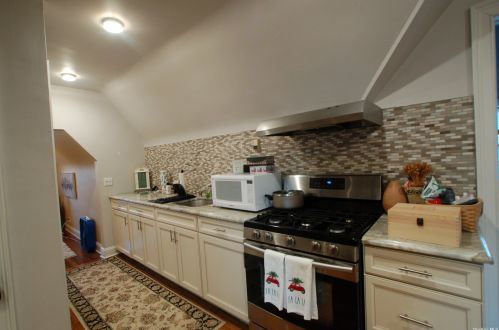 118 Lowell Ave, New Hyde Park NY  11040-2812 exterior