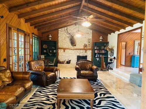 6075 1st St, Vero Beach FL  32968-9521 exterior