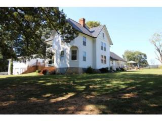 516 Holston Dr, Blountville, TN 37617-5904