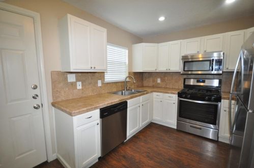 2102 Galveston Ave, Pearland TX  77581-3424 exterior