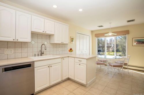 4 Elizabeth Ct, Briarcliff NY  10510-2528 exterior