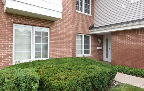 8976 Woodbridge Dr, Greendale, WI 53129-1084