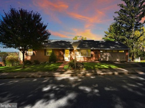 224 Maple St, Ephrata PA  17522-2513 exterior