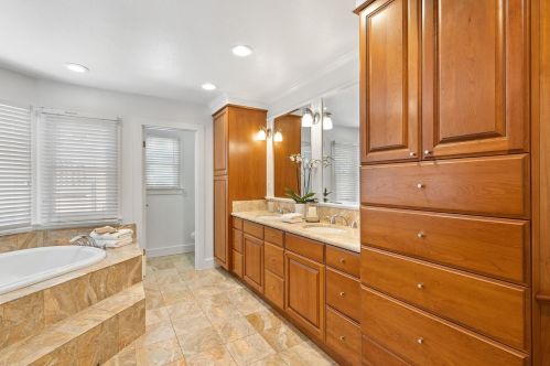 18931 Fernbrook Ct, Saratoga CA  95070-3424 exterior