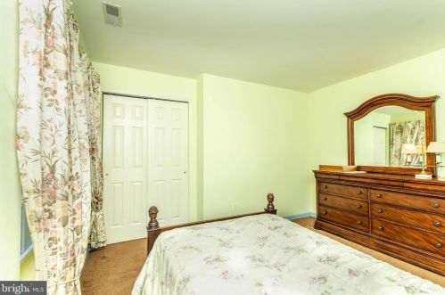 142 Split Rock Rd, Browns Mills NJ  08015-6542 exterior