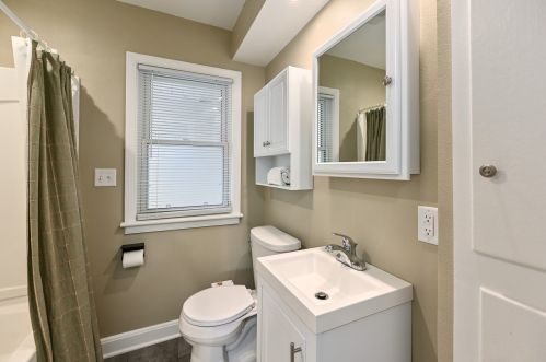 416 Dean Rd, Milwaukee WI  53217-2707 exterior