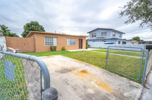 850 15th Pl, Hialeah, FL 33010-3344