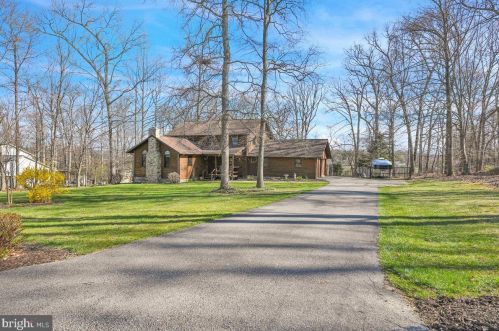 927 Oakwood Ave, Spring Grove, PA 17362-9138