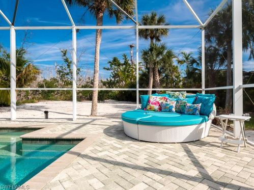 5690 Pne Tree Dr, Sanibel FL 33957-2304 exterior