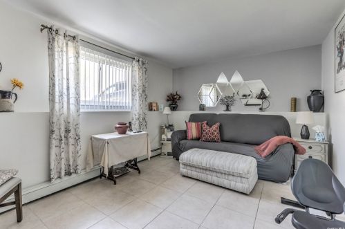 114 Granada Pkwy, North Lindenhurst NY  11757-6013 exterior