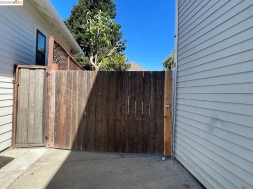 840 58th St, Oakland CA  94608-1404 exterior