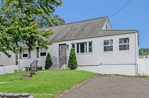3 Virginia Ave, Hazlet, NJ 07730-2220