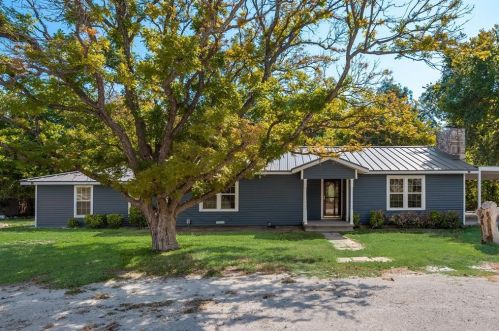 2416 Ivie Ln, Weatherford, TX 76087-4902