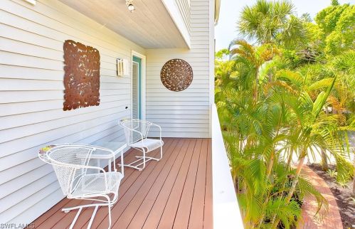 501 Lagoon Dr, Sanibel, FL 33957-7205