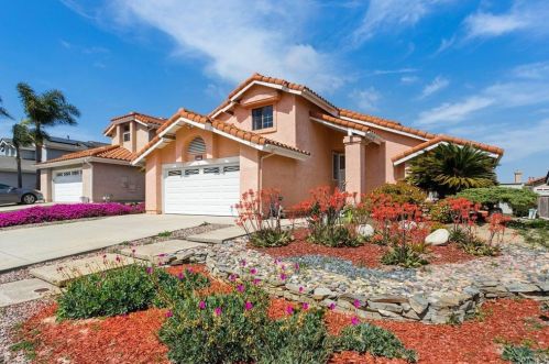 1133 La Tortuga Dr, Vista, CA 92081-6444
