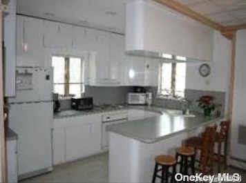 45 Powell Ave, Bethpage, NY 11714-3113