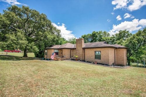 2208 Timberline Dr, Fort Worth, TX 76119-4542