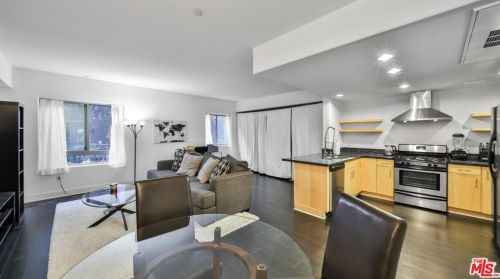5232 Satsuma Ave, North Hollywood, CA 91601-5559
