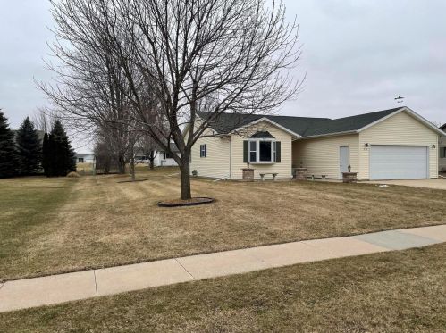 312 Edgewood Dr, Waupun, WI 53963-1053