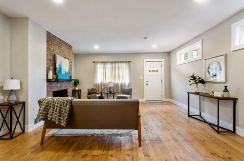 1814 Fox Way, Pittsburgh PA  15203-1732 exterior