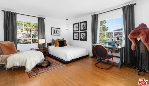 2300 Gardner Pl, Glendale CA 91206 exterior