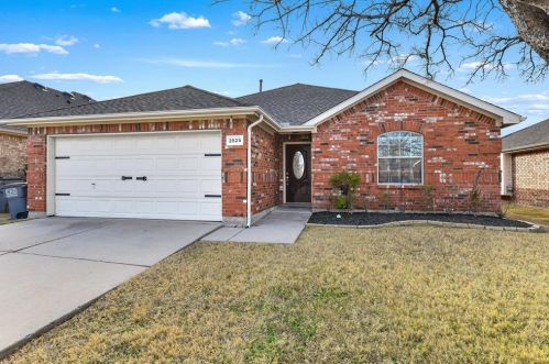 2825 Dawn Spring Dr, Oak Point TX  75068-7805 exterior