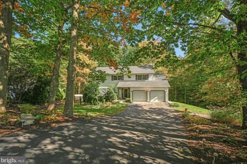 826 Pinewood Dr, Primrose, PA 17901-9544