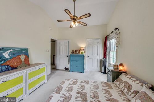 9525 Debra Spradlin Ct, Springfield VA  22015-4183 exterior