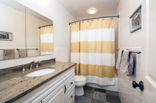 6 Bonwit Rd, Rye Brook NY  10573-1903 exterior