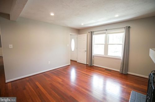 13210 Nickleson Dr, Woodbridge VA  22193-4123 exterior