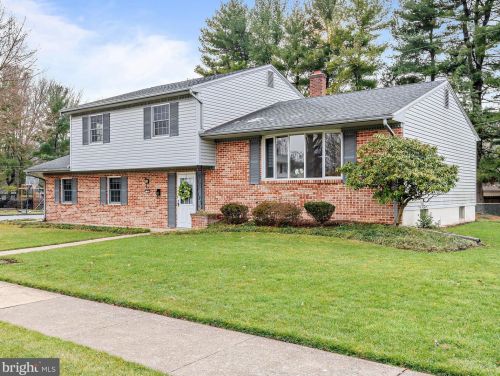 39 West Ave, Camp Hill, PA 17011-6544
